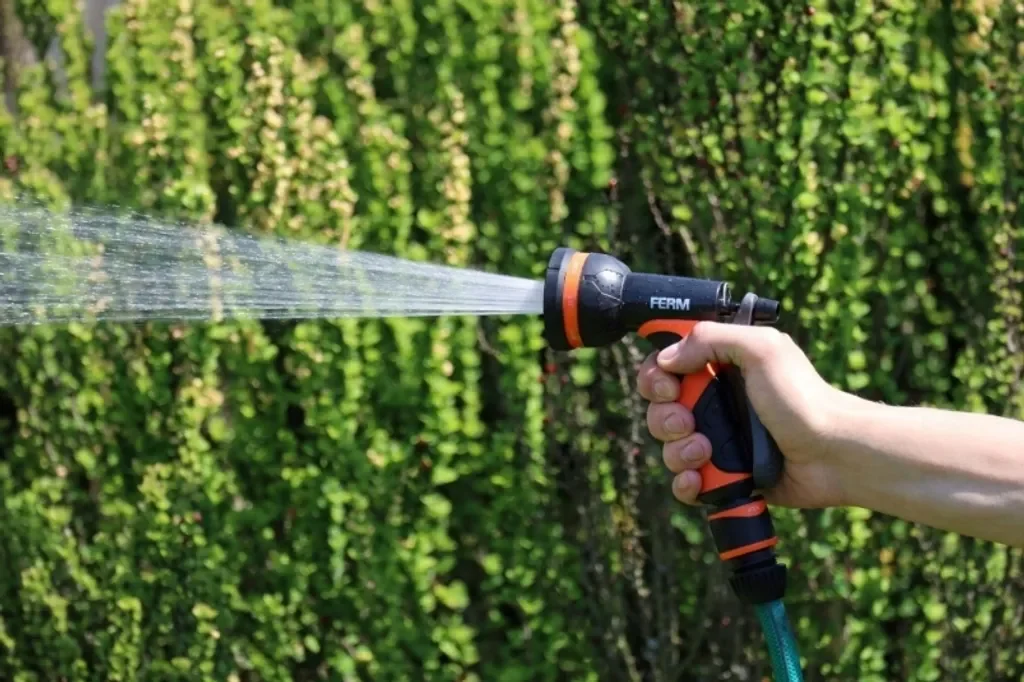 Ferm Bewässerungsset Gartenregner und Spritzpistole 8 Funktionen