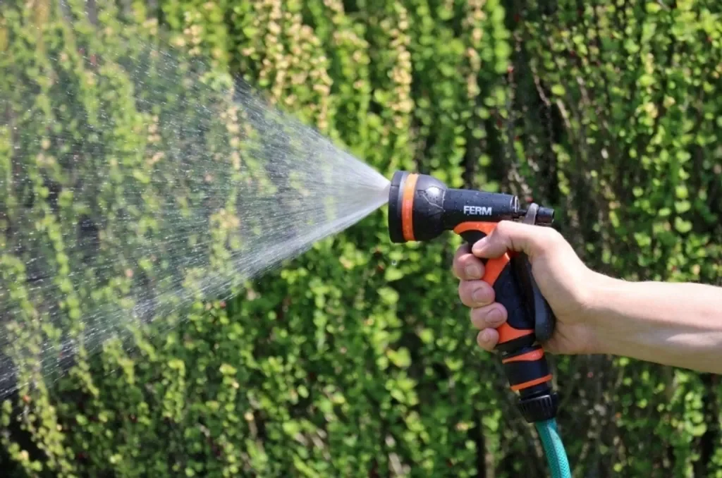 Ferm Bewässerungsset Gartenregner und Spritzpistole 8 Funktionen